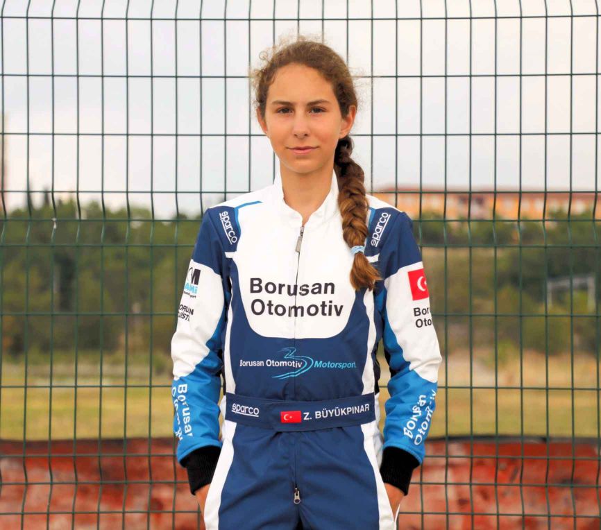  Zeynep Büyükpınar: Otomobil sporlarına tutkuyla bağlı bir genç kız